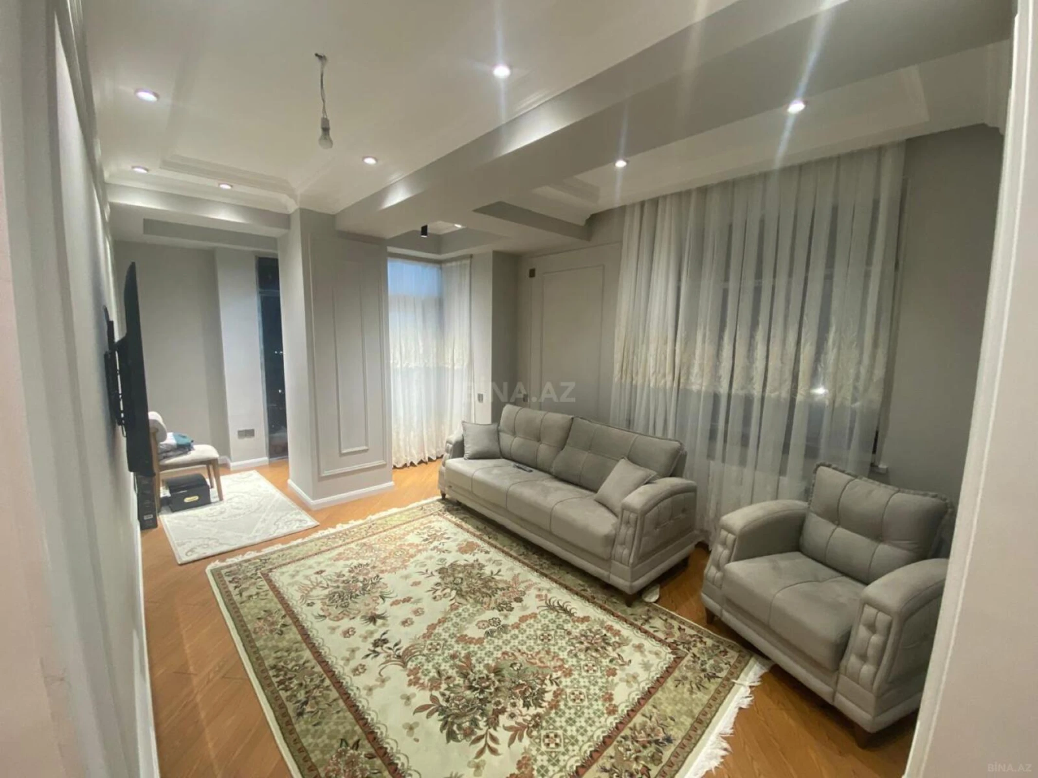 Satılır 2 otaqlı mənzil 87 m²