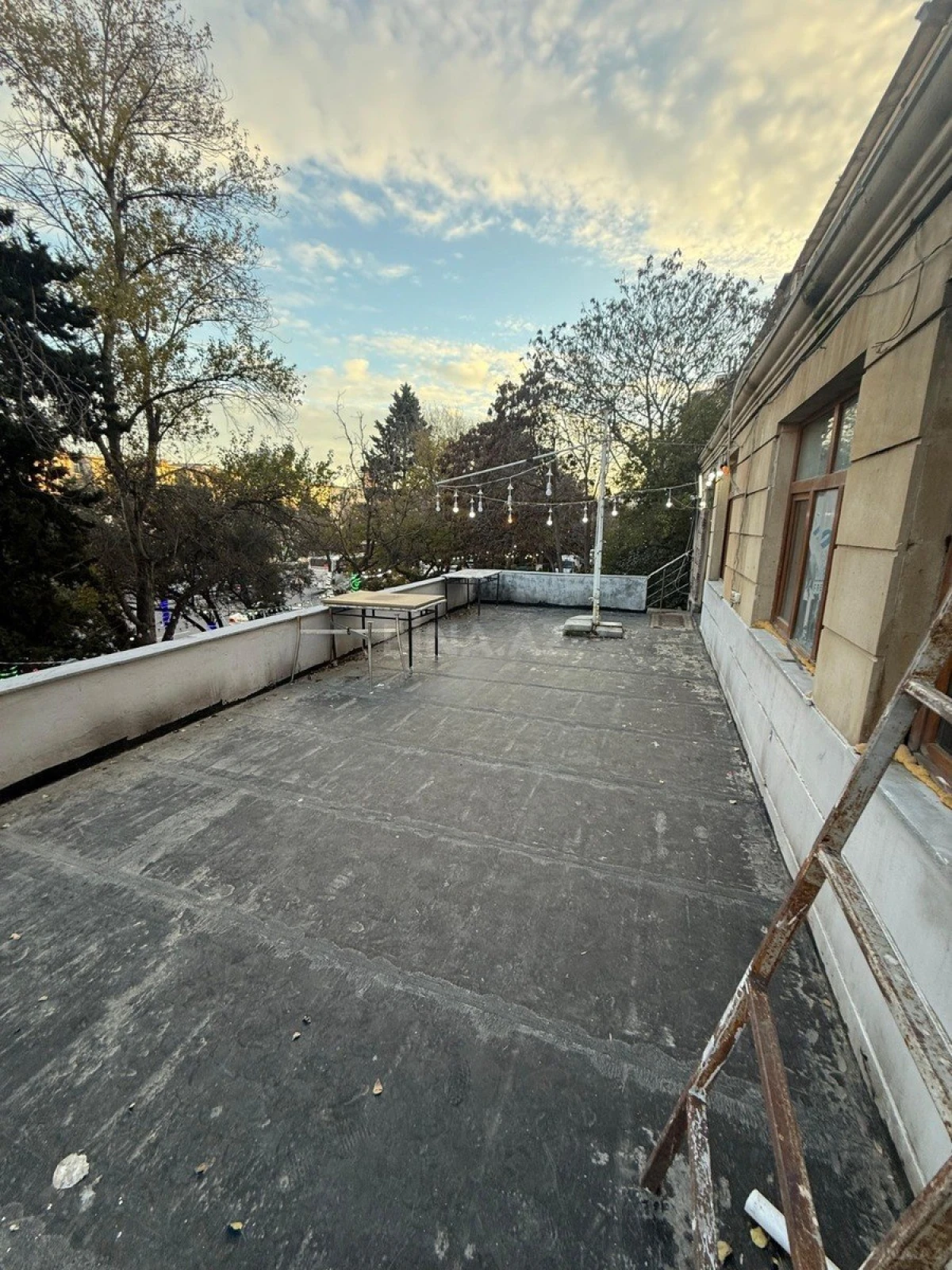 Satılır obyekt 450 m²