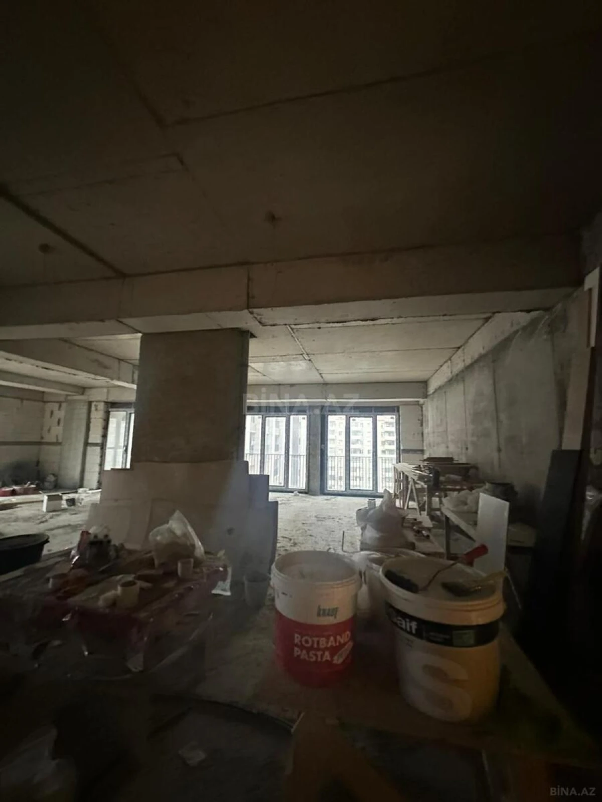 Satılır 3 otaqlı mənzil 127 m²