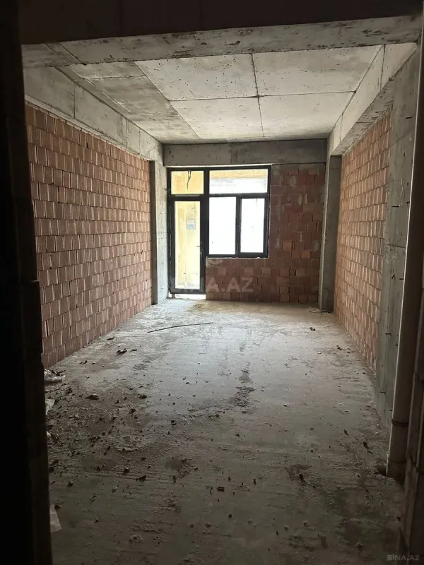 Satılır 5 otaqlı mənzil 296 m²