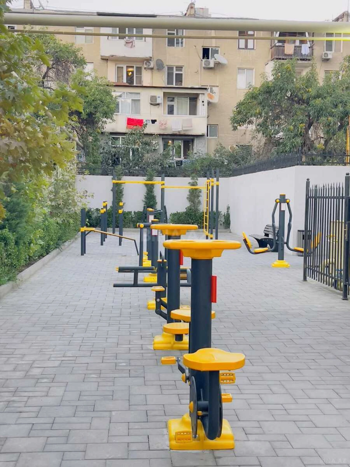 Satılır 4 otaqlı mənzil 127 m²