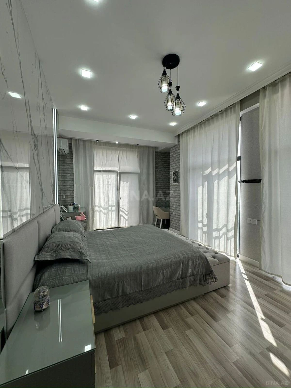 Satılır 4 otaqlı mənzil 127 m²