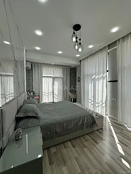 Satılır 4 otaqlı mənzil 127 m²