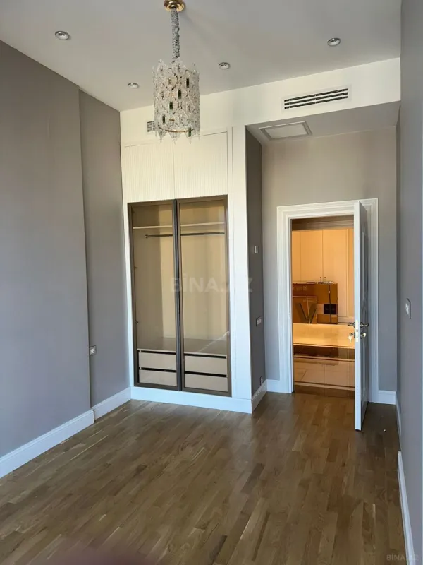 Kirayə verilir 4 otaqlı mənzil 160 m²
