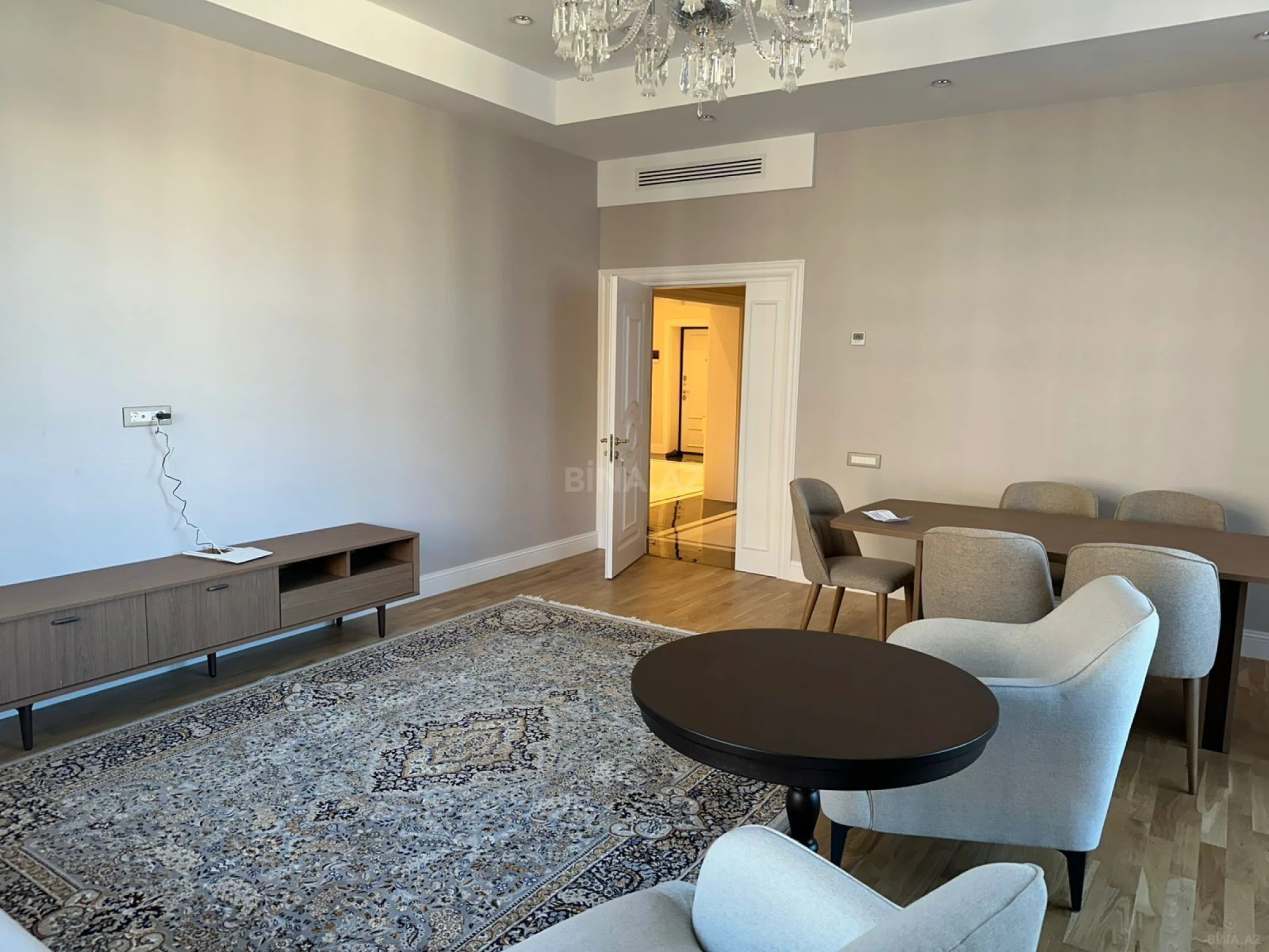 Kirayə verilir 4 otaqlı mənzil 160 m²