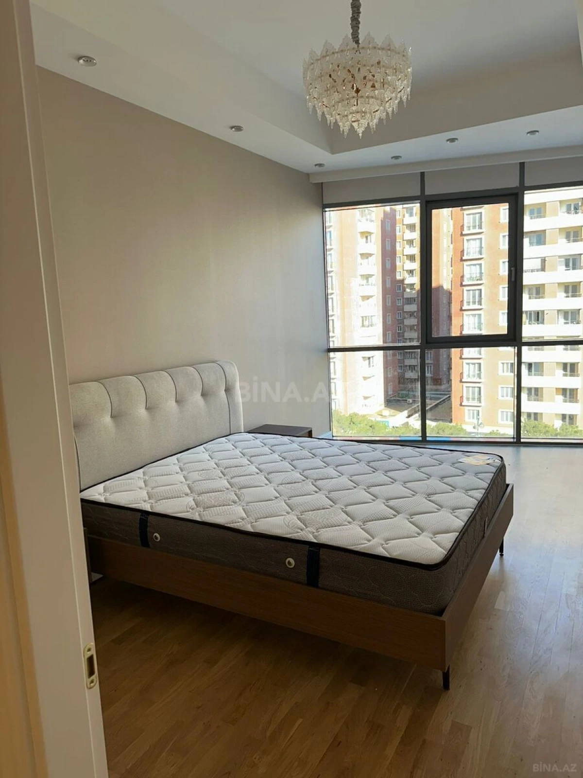 Kirayə verilir 4 otaqlı mənzil 160 m²