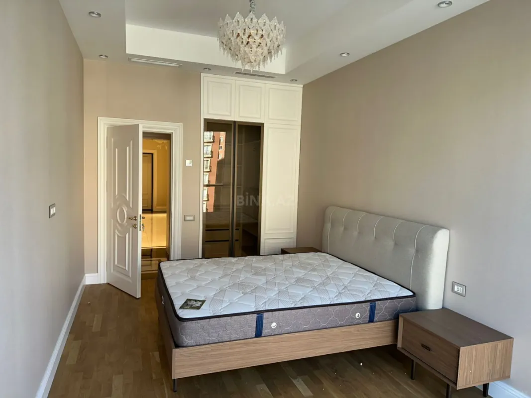 Kirayə verilir 4 otaqlı mənzil 160 m²