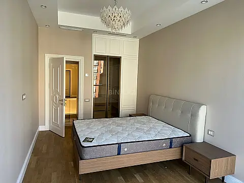 Kirayə verilir 4 otaqlı mənzil 160 m²