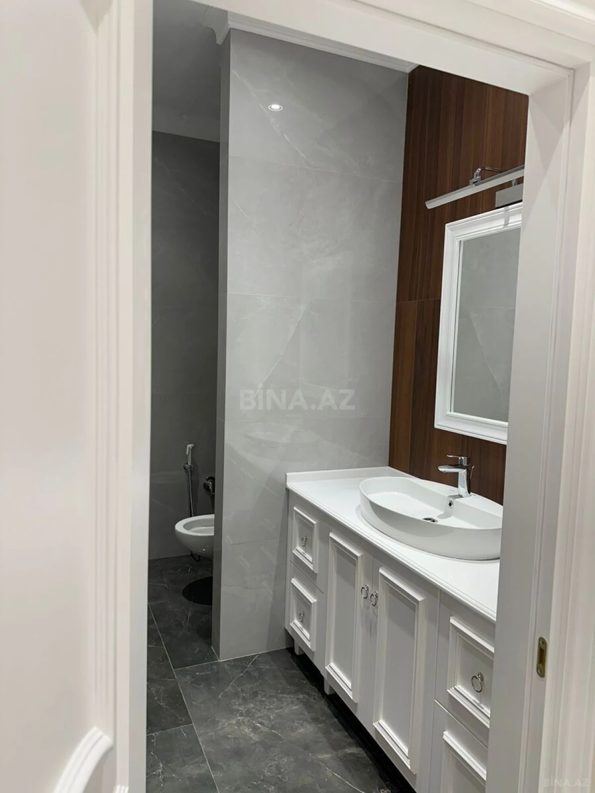 Kirayə verilir 4 otaqlı mənzil 160 m²