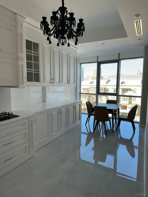 Kirayə verilir 4 otaqlı mənzil 160 m²