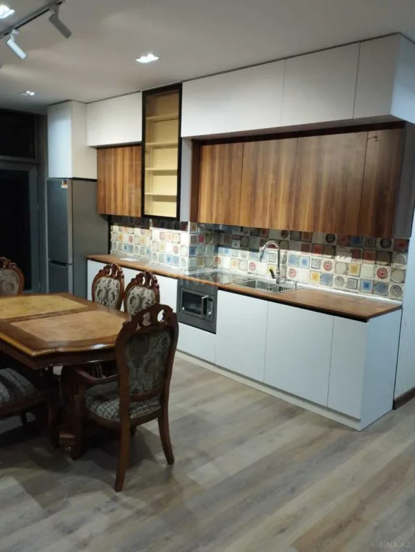 Kirayə verilir 3 otaqlı mənzil 150 m²