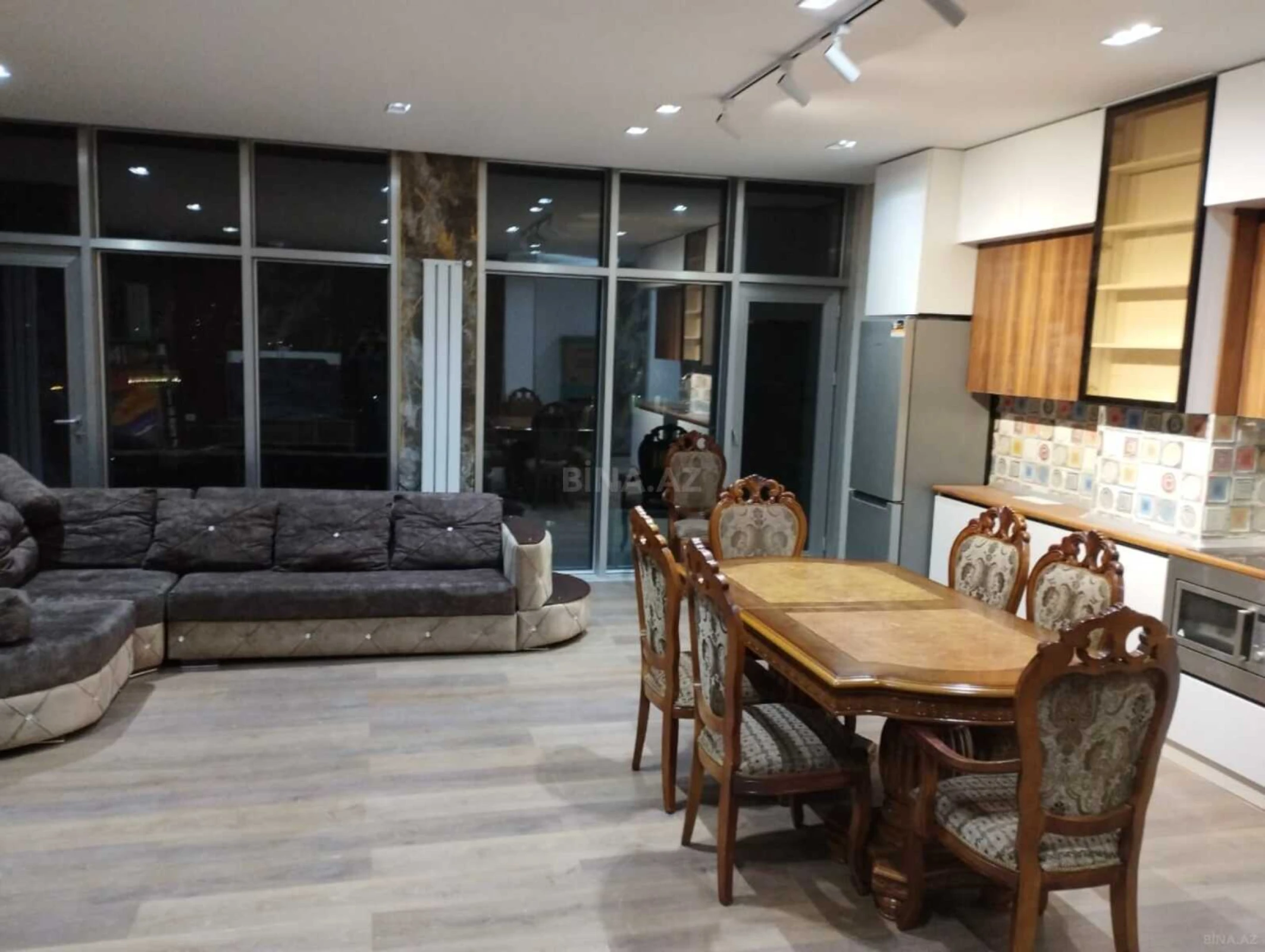 Kirayə verilir 3 otaqlı mənzil 150 m²