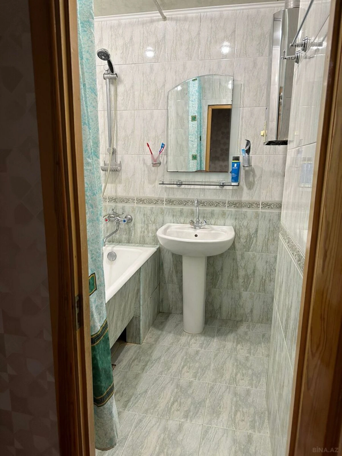 Satılır 4 otaqlı mənzil 100 m²