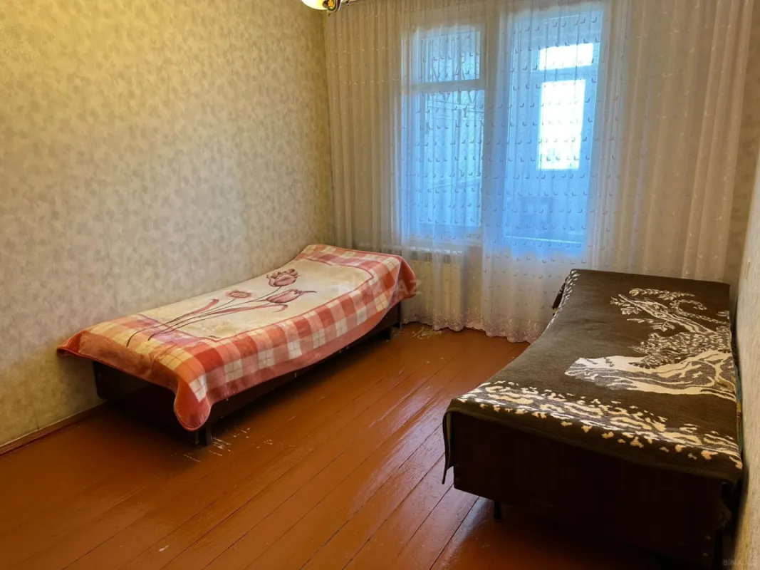 Satılır 4 otaqlı mənzil 100 m²