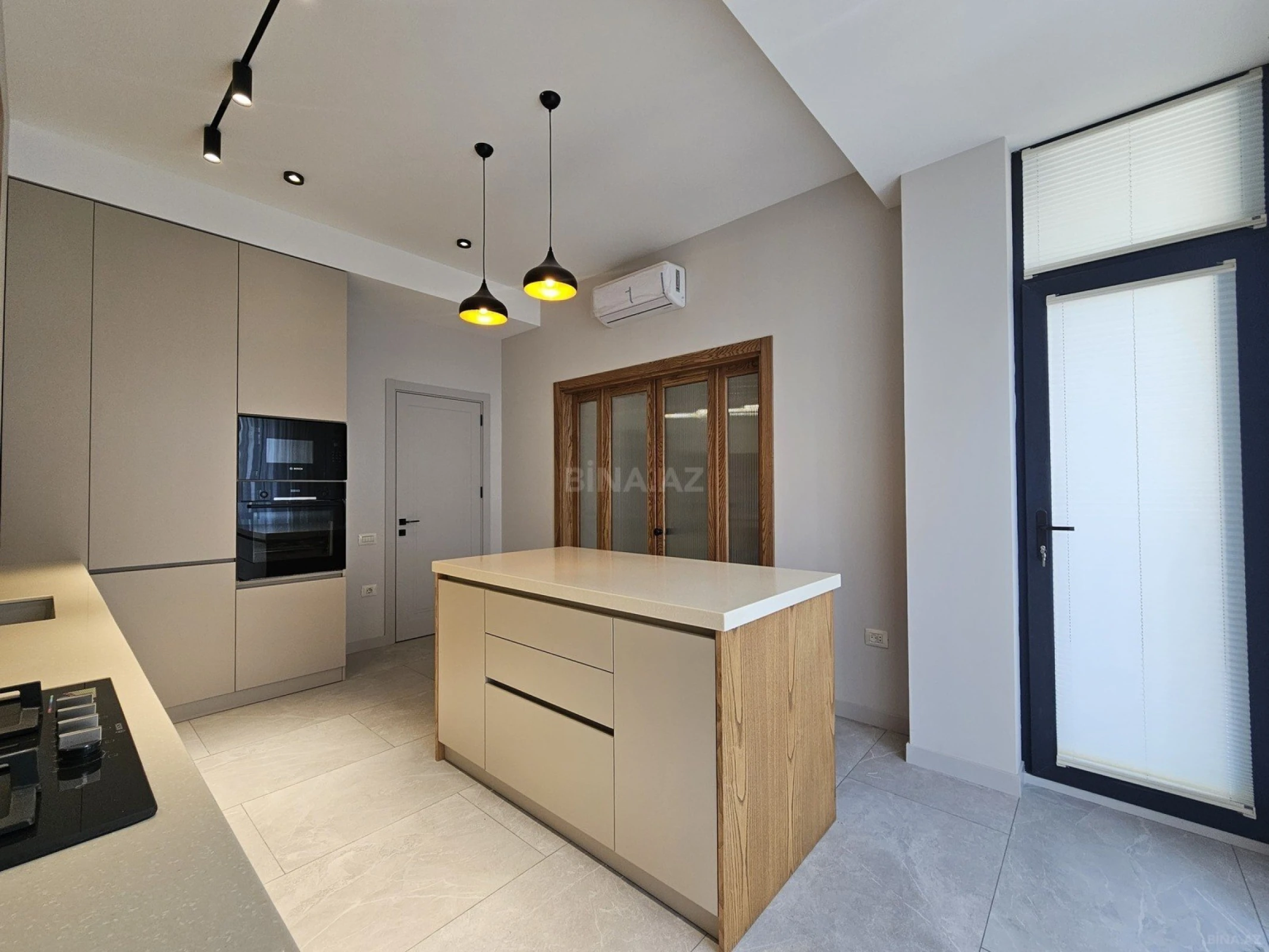 Satılır 3 otaqlı mənzil 135 m²
