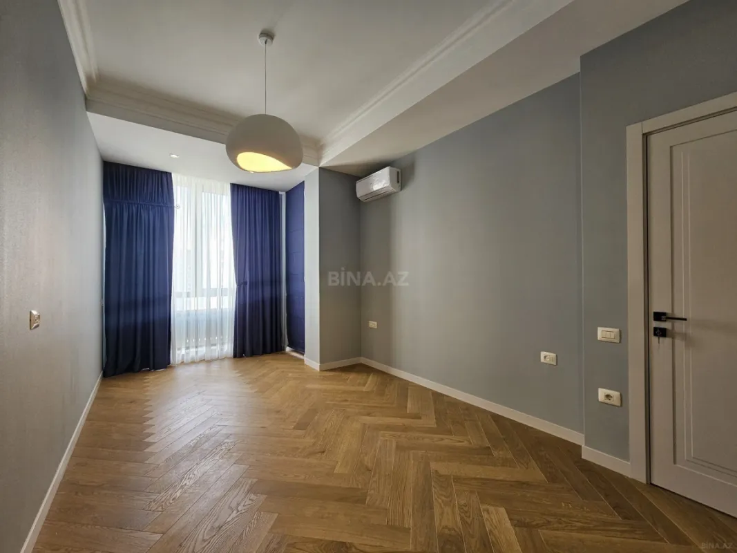 Satılır 3 otaqlı mənzil 135 m²