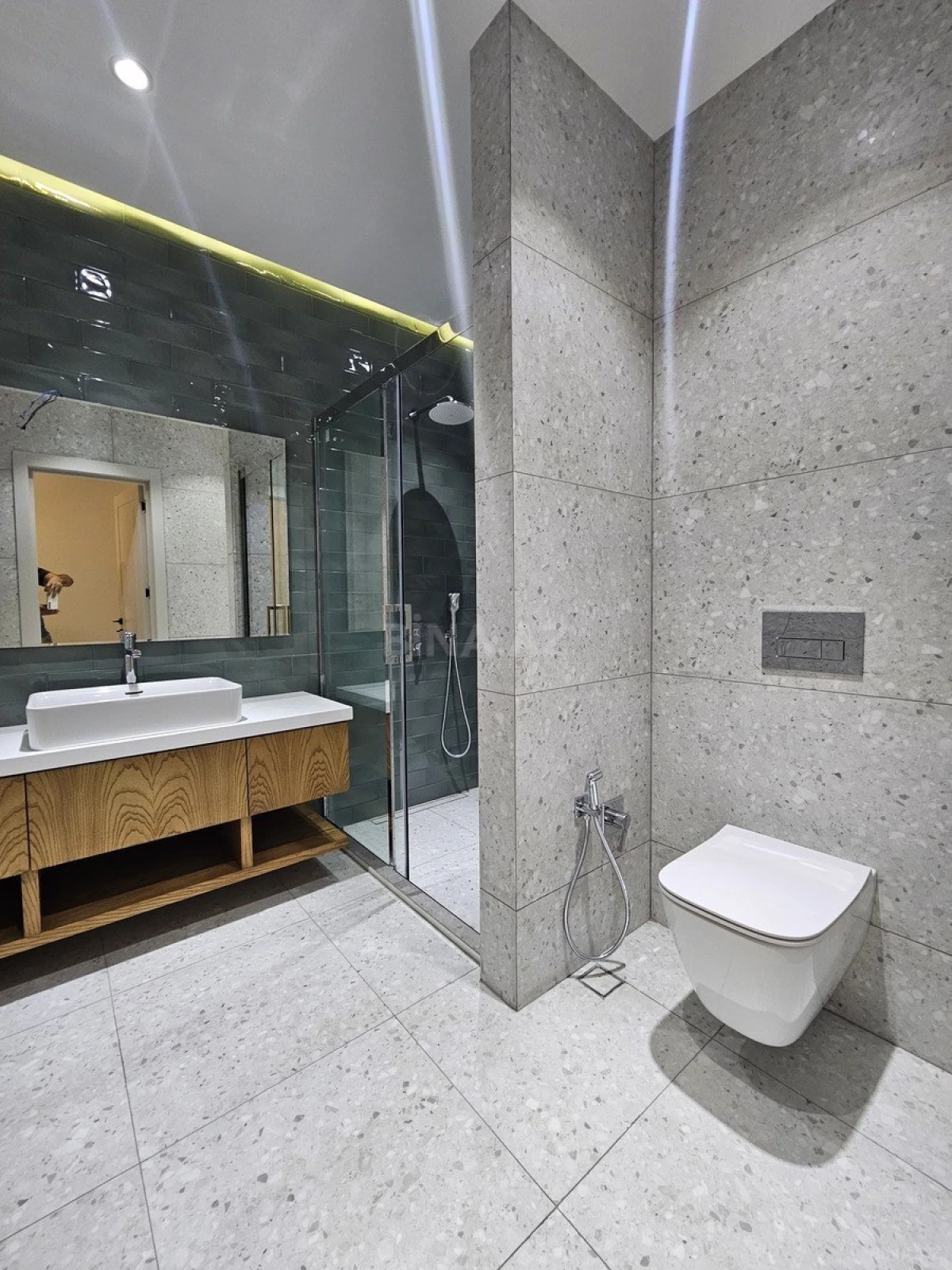 Satılır 3 otaqlı mənzil 135 m²