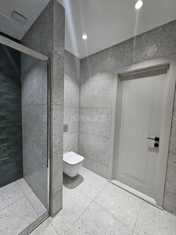 Satılır 3 otaqlı mənzil 135 m²