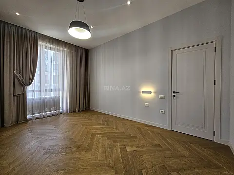 Satılır 3 otaqlı mənzil 135 m²