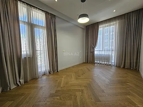 Satılır 3 otaqlı mənzil 135 m²