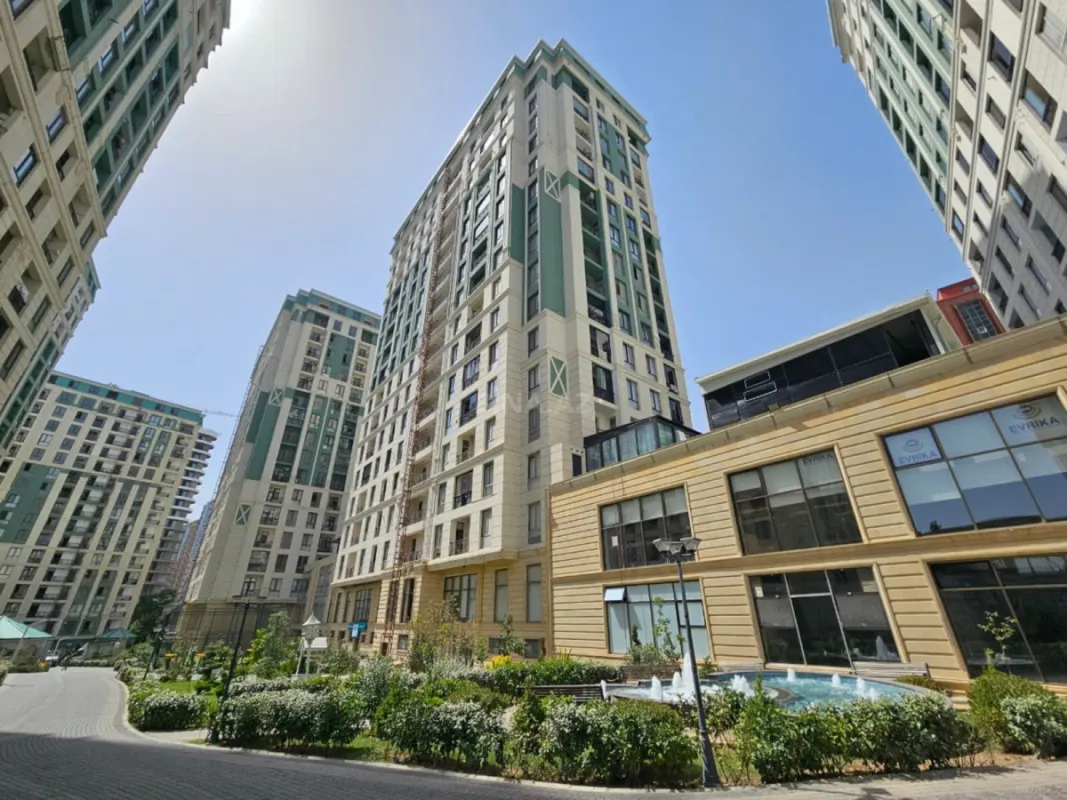 Satılır 3 otaqlı mənzil 135 m²