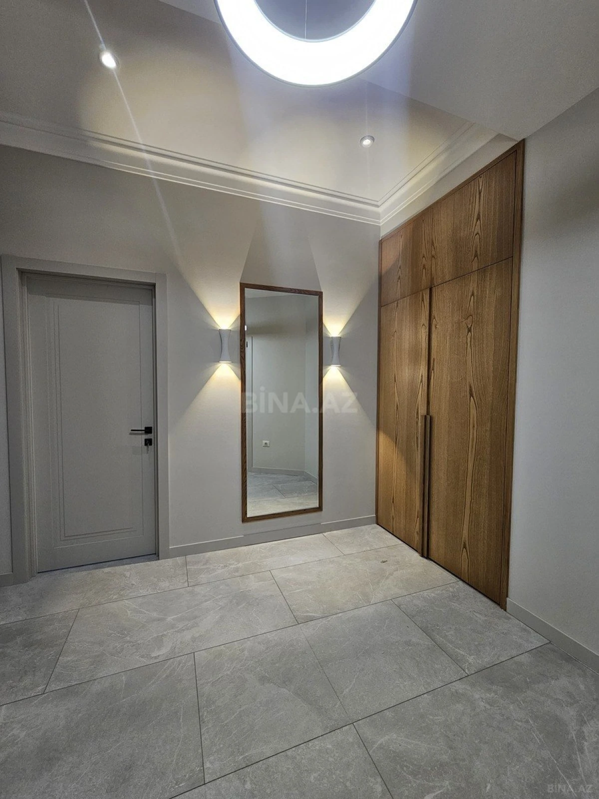 Satılır 3 otaqlı mənzil 135 m²