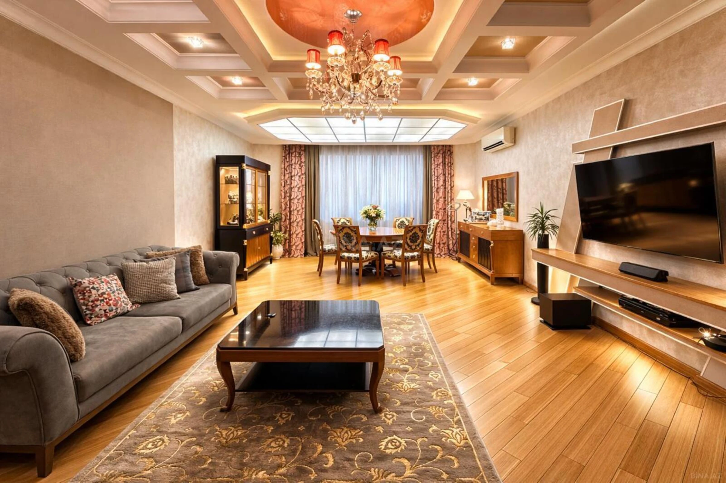 Satılır 4 otaqlı mənzil 186 m²