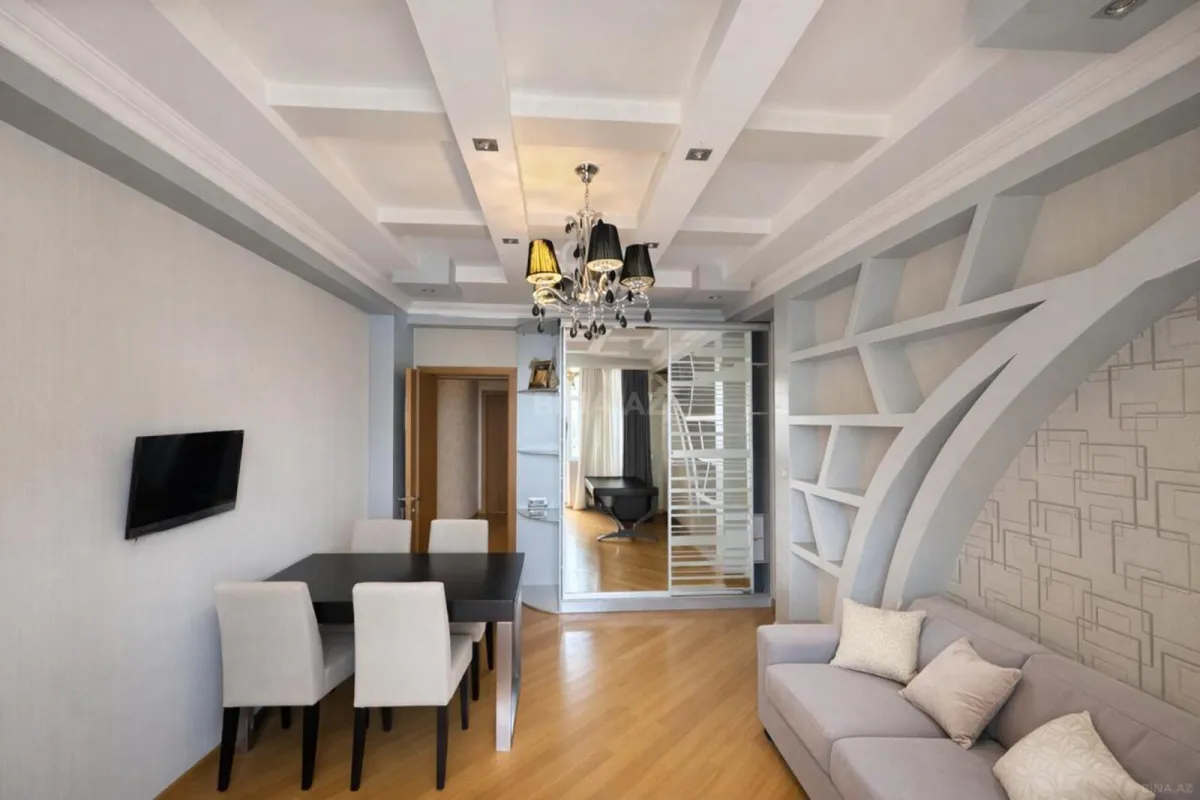 Satılır 4 otaqlı mənzil 186 m²