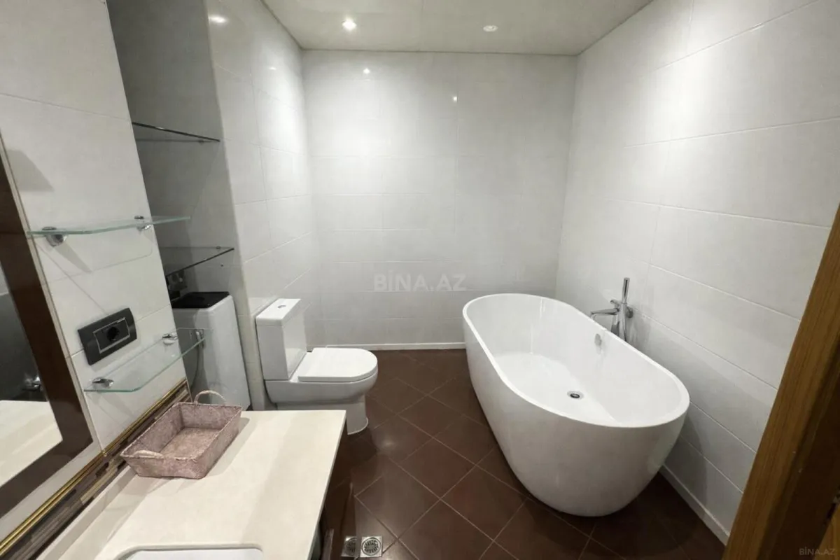 Satılır 4 otaqlı mənzil 186 m²