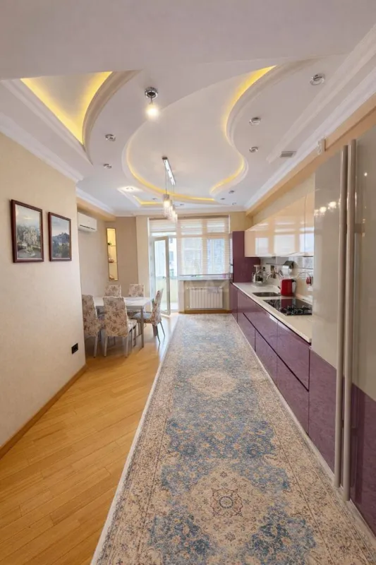 Satılır 4 otaqlı mənzil 186 m²
