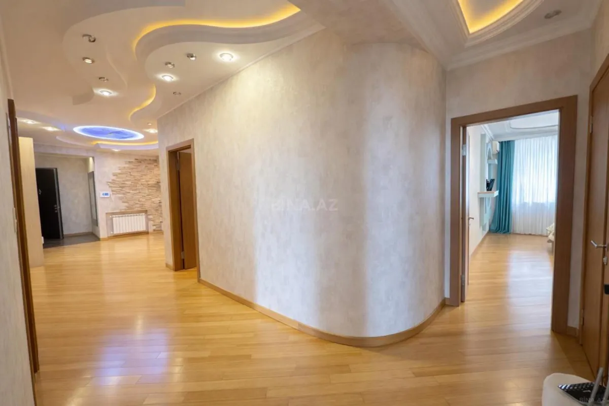 Satılır 4 otaqlı mənzil 186 m²