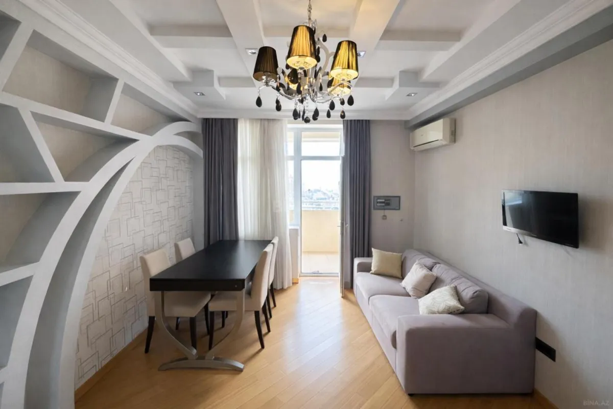 Satılır 4 otaqlı mənzil 186 m²