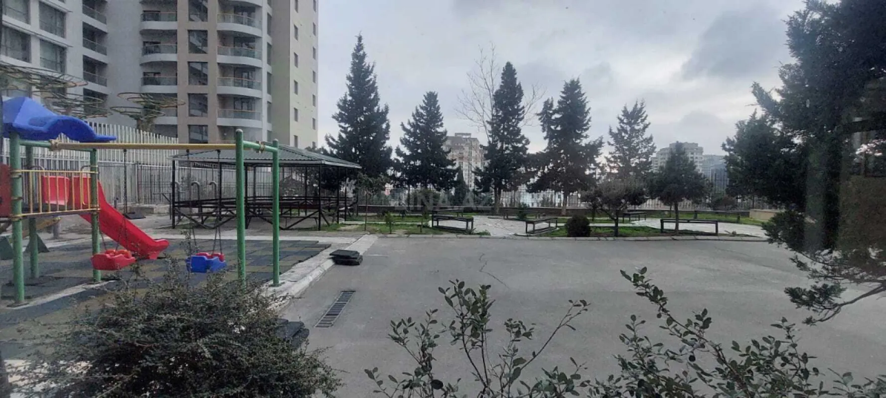 Satılır 2 otaqlı mənzil 96 m²