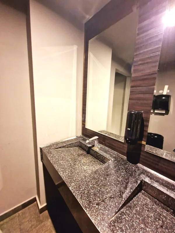 Kirayə verilir 5 otaqlı ofis 178 m²