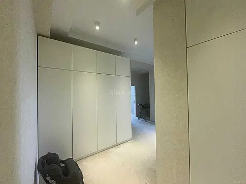 Satılır 3 otaqlı mənzil 122 m²