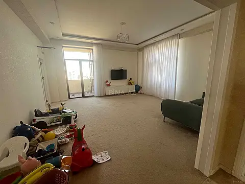 Satılır 3 otaqlı mənzil 122 m²