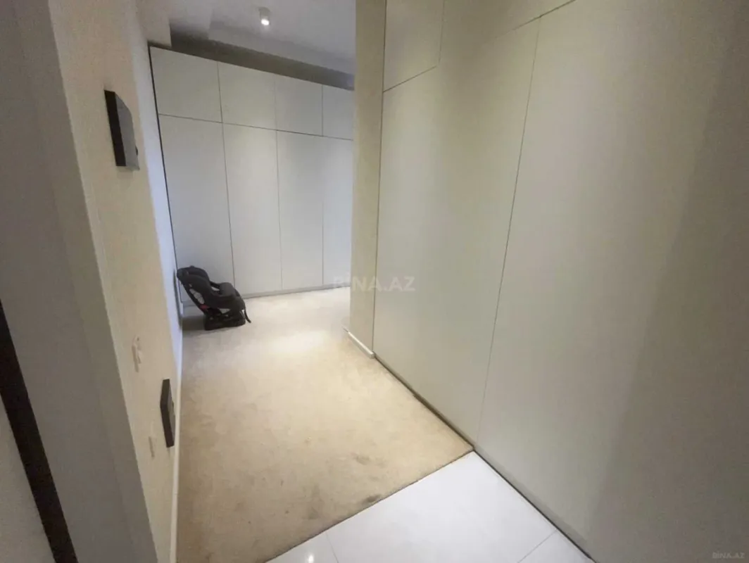Satılır 3 otaqlı mənzil 122 m²