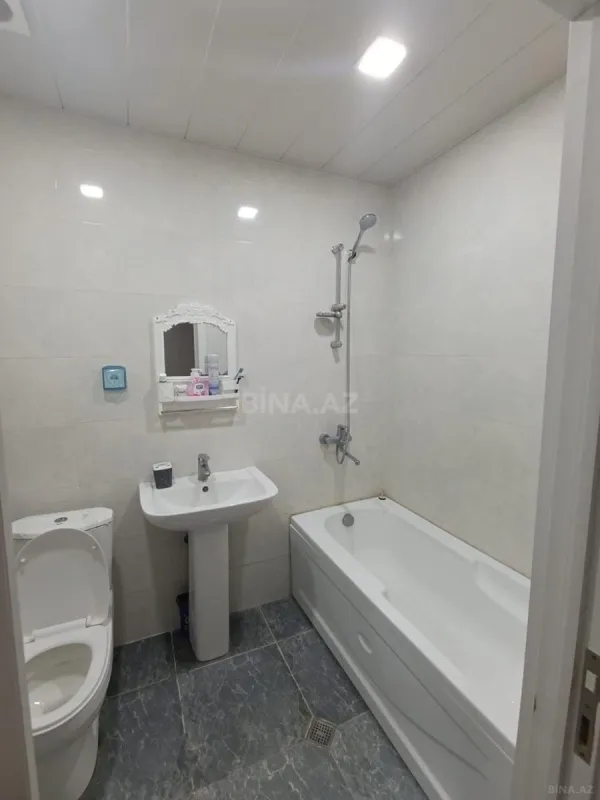 Kirayə verilir 2 otaqlı mənzil 75 m²
