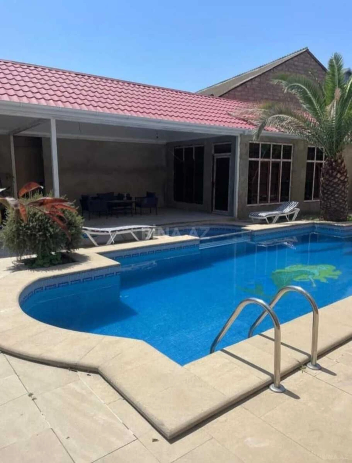 Satılır 9 otaqlı həyət evi 800 m²