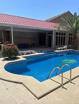 Satılır 9 otaqlı həyət evi 800 m²