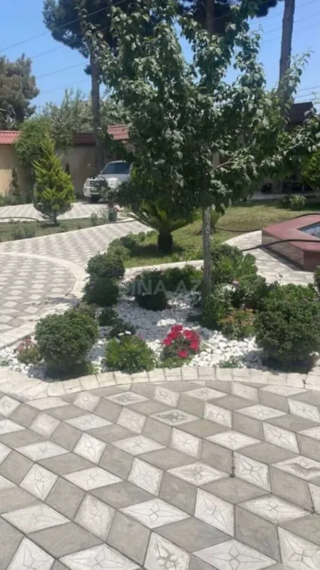 Satılır 9 otaqlı həyət evi 800 m²