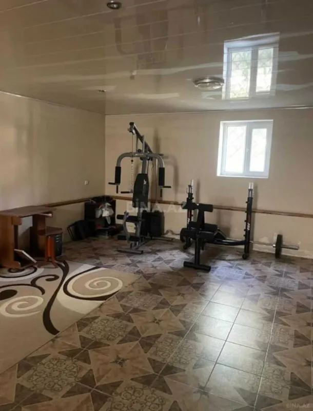 Satılır 9 otaqlı həyət evi 800 m²