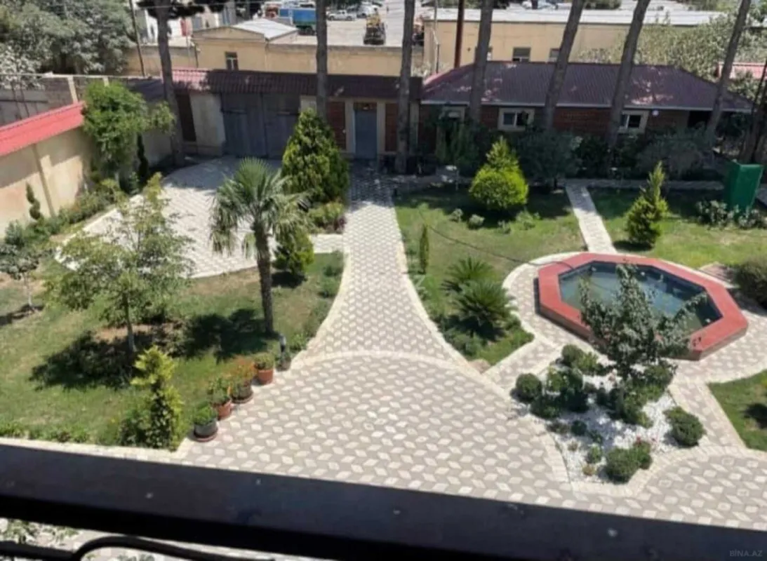 Satılır 9 otaqlı həyət evi 800 m²