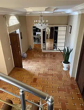 Satılır 9 otaqlı həyət evi 800 m²