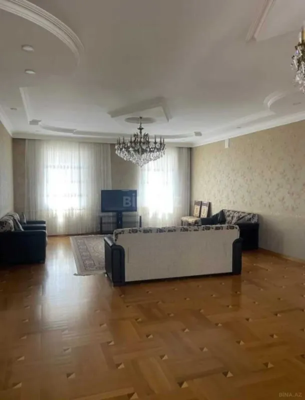 Satılır 9 otaqlı həyət evi 800 m²