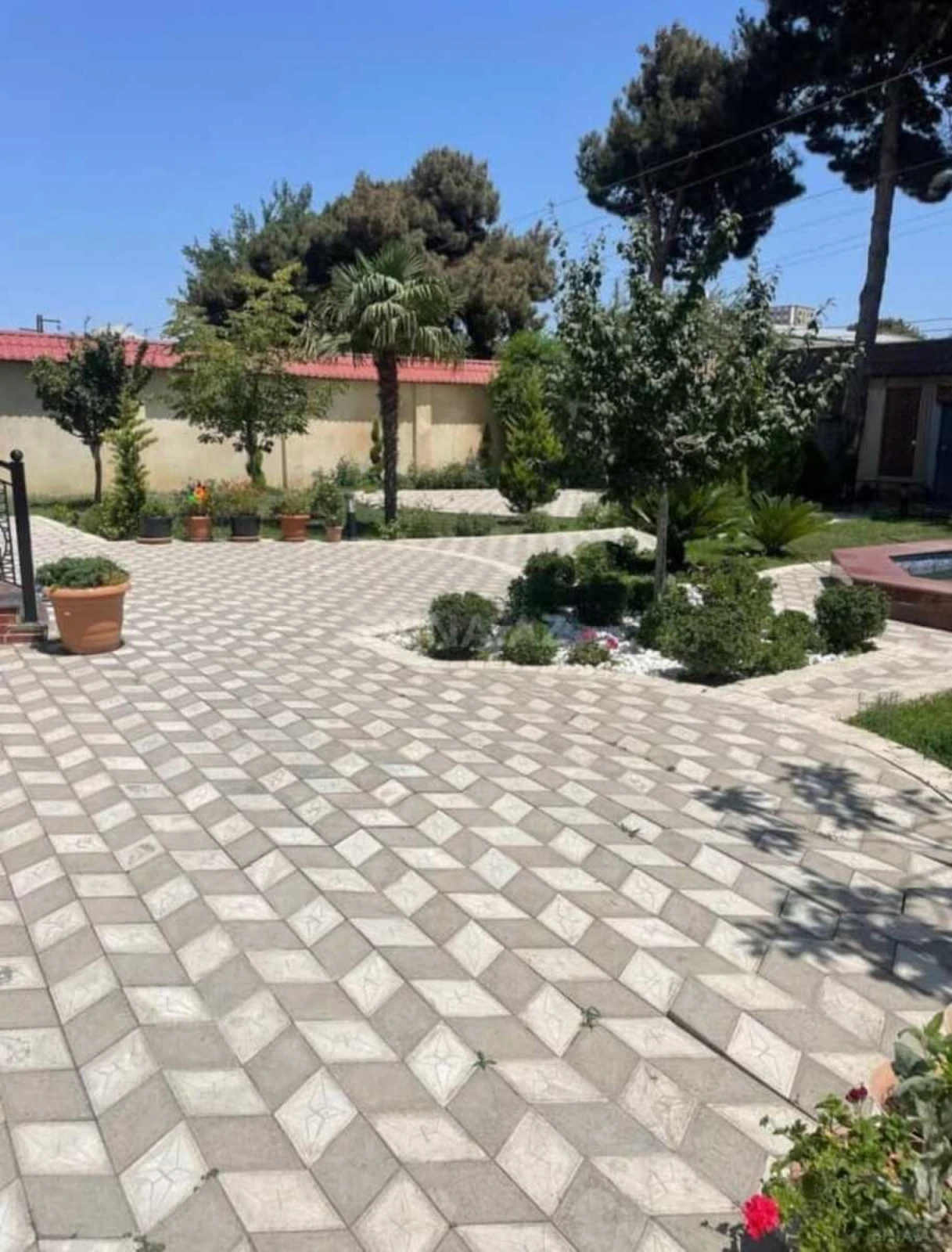 Satılır 9 otaqlı həyət evi 800 m²