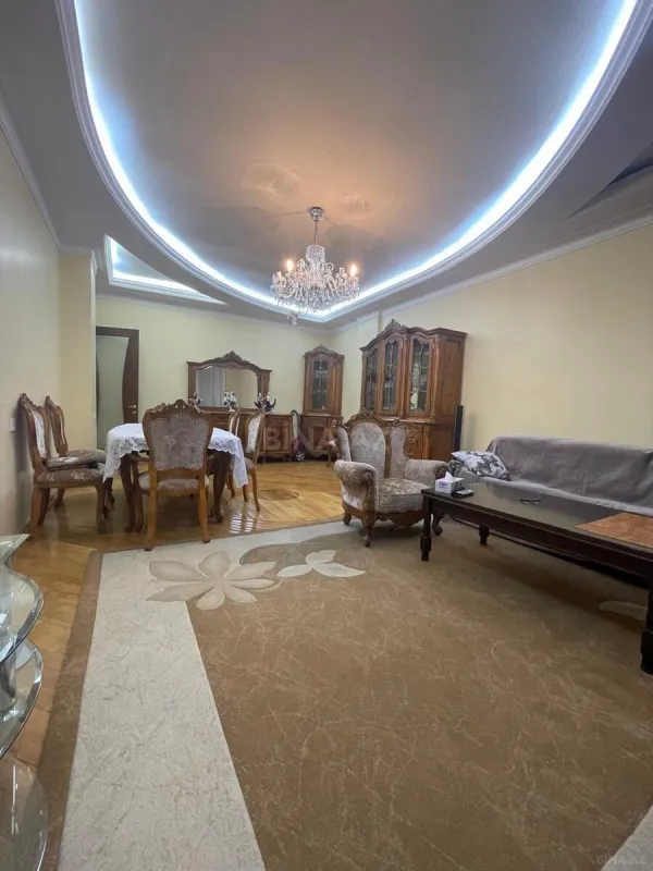 Satılır 3 otaqlı mənzil 145 m²
