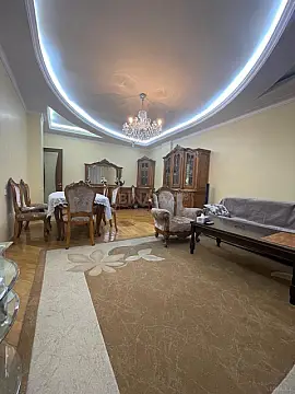 Satılır 3 otaqlı mənzil 145 m²