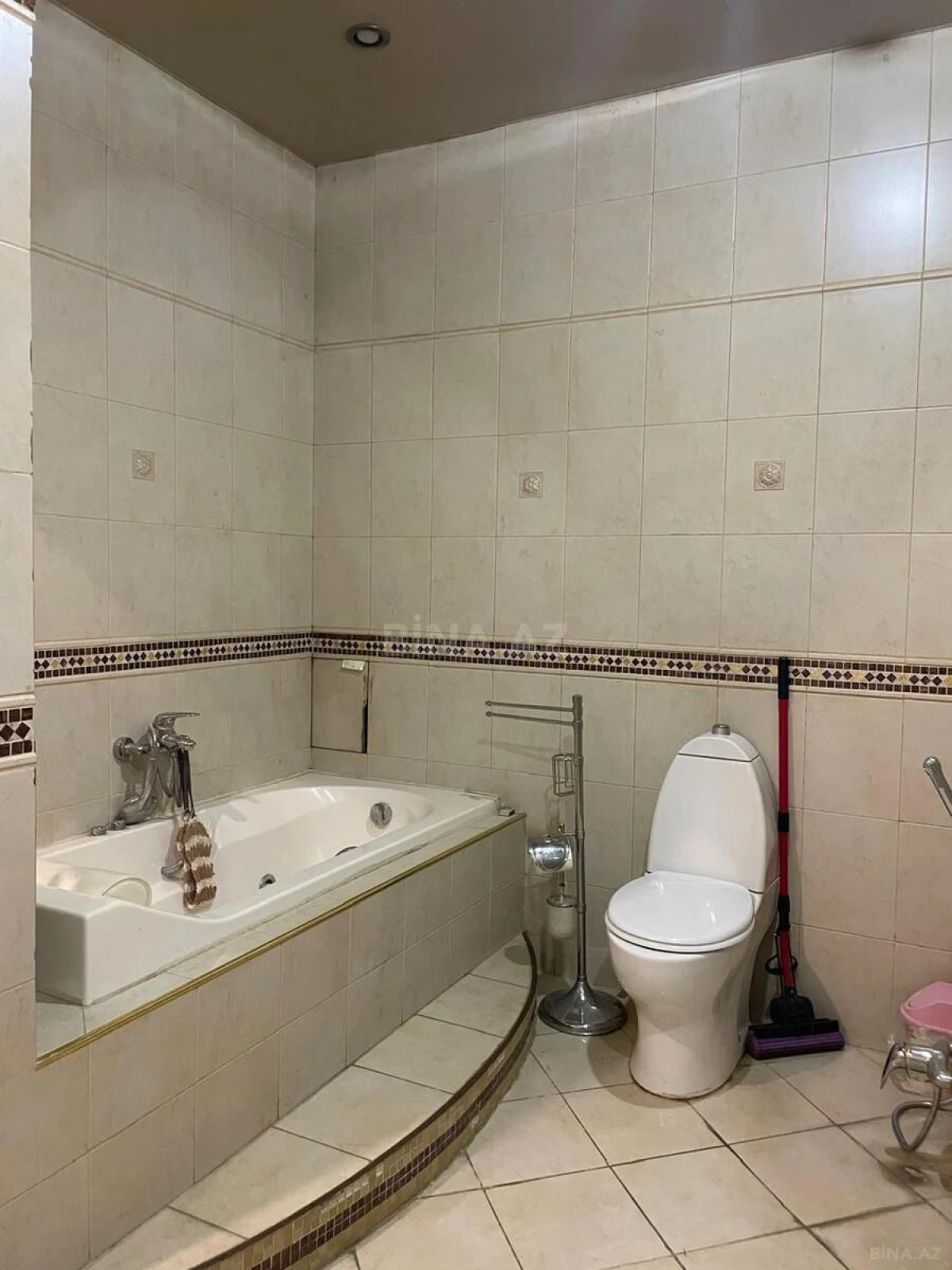 Satılır 3 otaqlı mənzil 145 m²