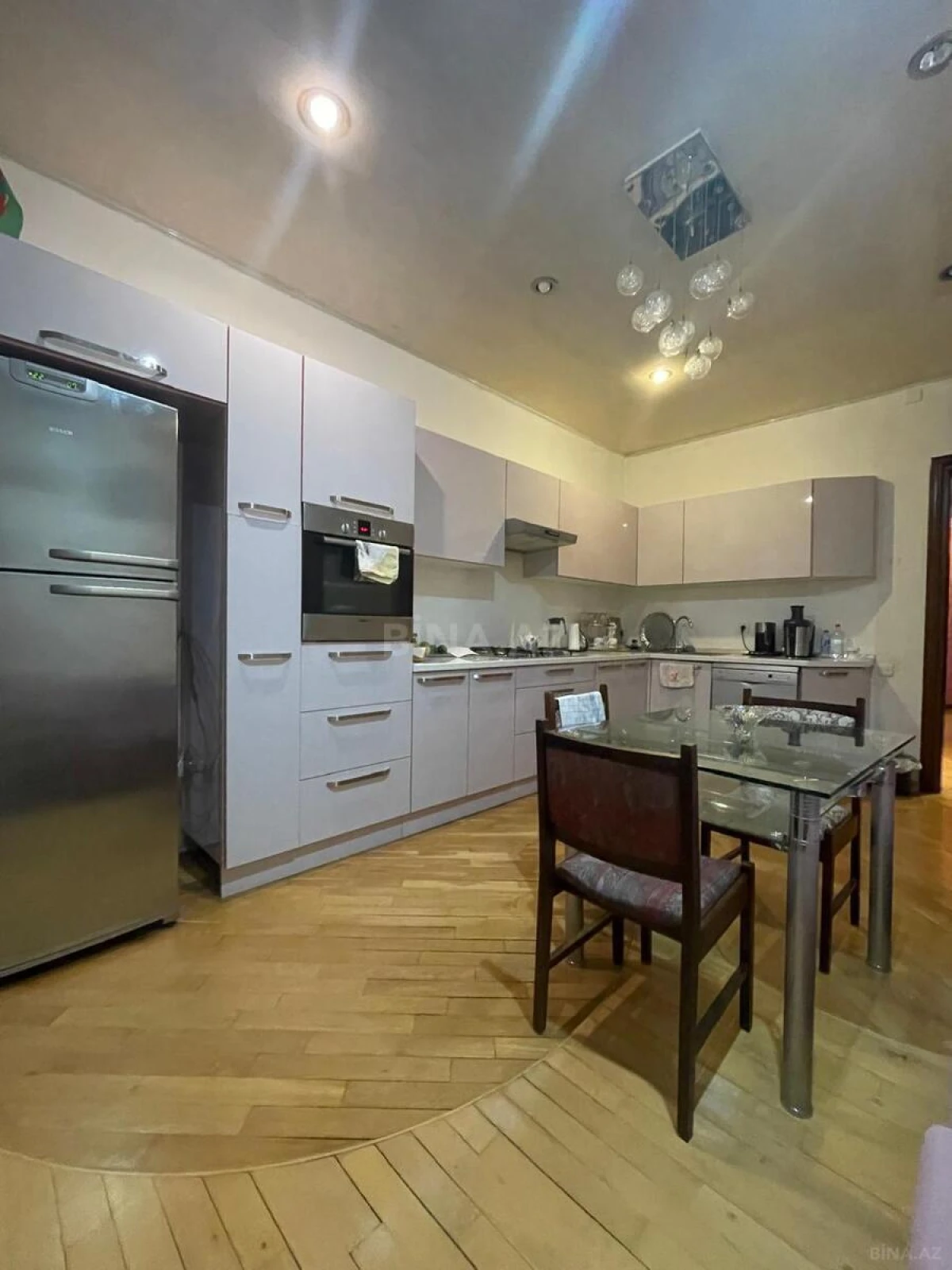 Satılır 3 otaqlı mənzil 145 m²